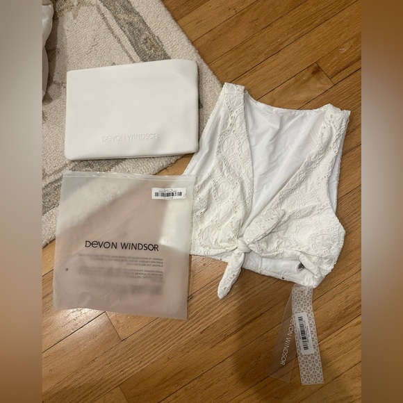 Devon Windsor white set with dettachable belt - Picture 6 of 9